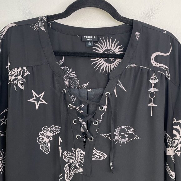 Torrid Harper Womens Plus 5X Black Tattoo Print Lace Up Blouse Roll Tab Sleeve - Picture 10 of 13